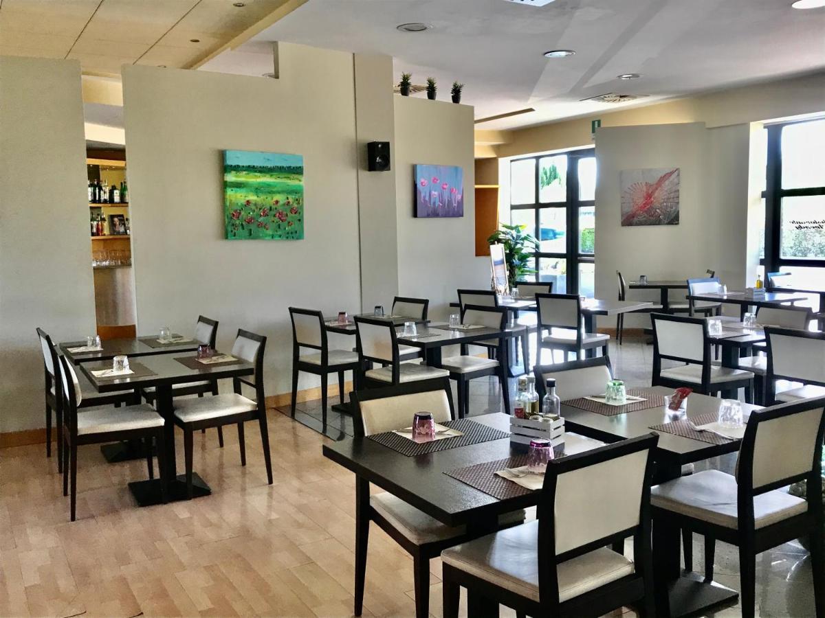 Hotel Ristorante Trendy ปาล์มเดดเซิร์ท ภายนอก รูปภาพ